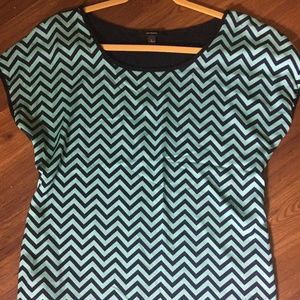 Women's shirt chevron pattern Size L